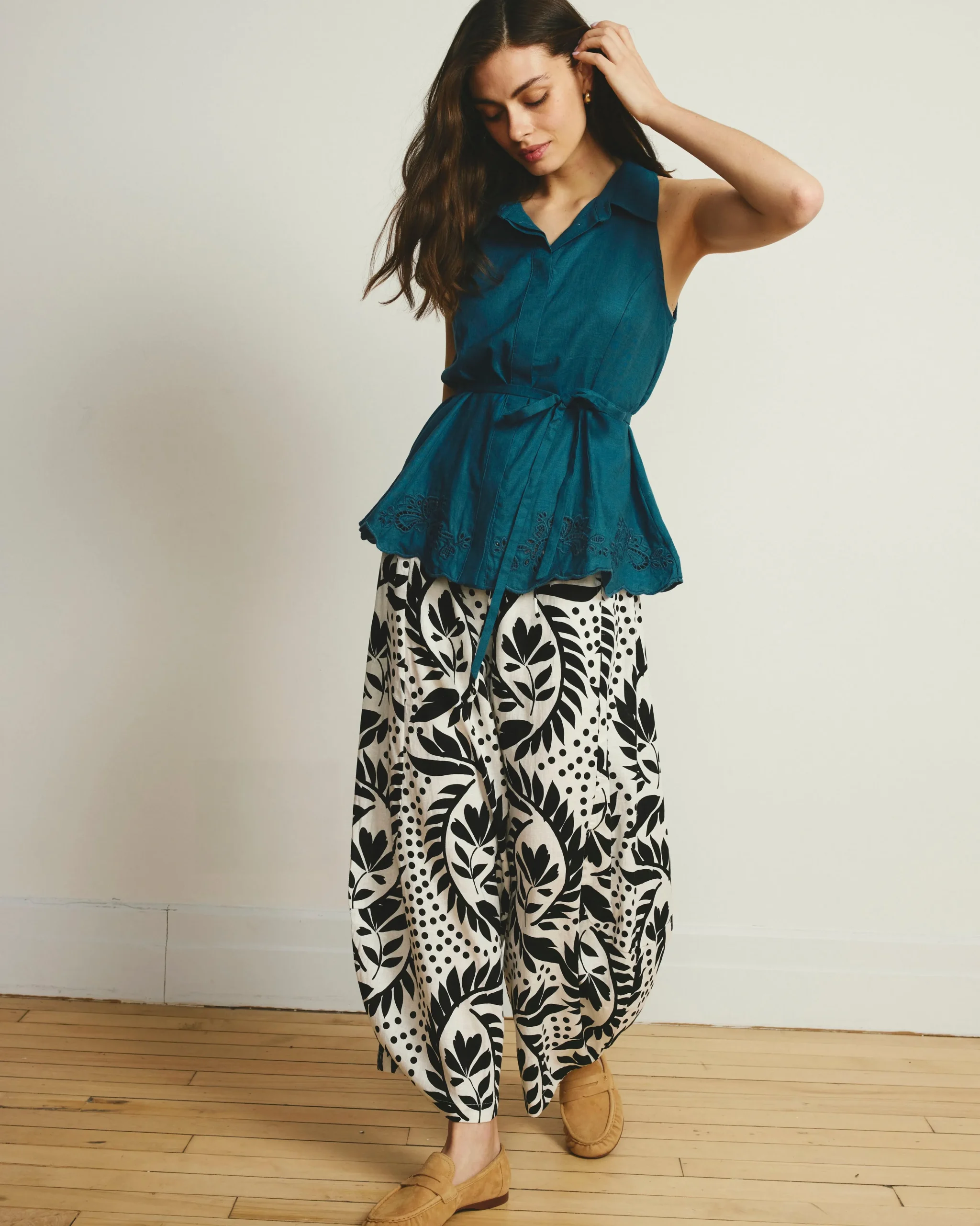 Adelaide Embroidered Sleeveless Linen Blend Shirt Ink Blue