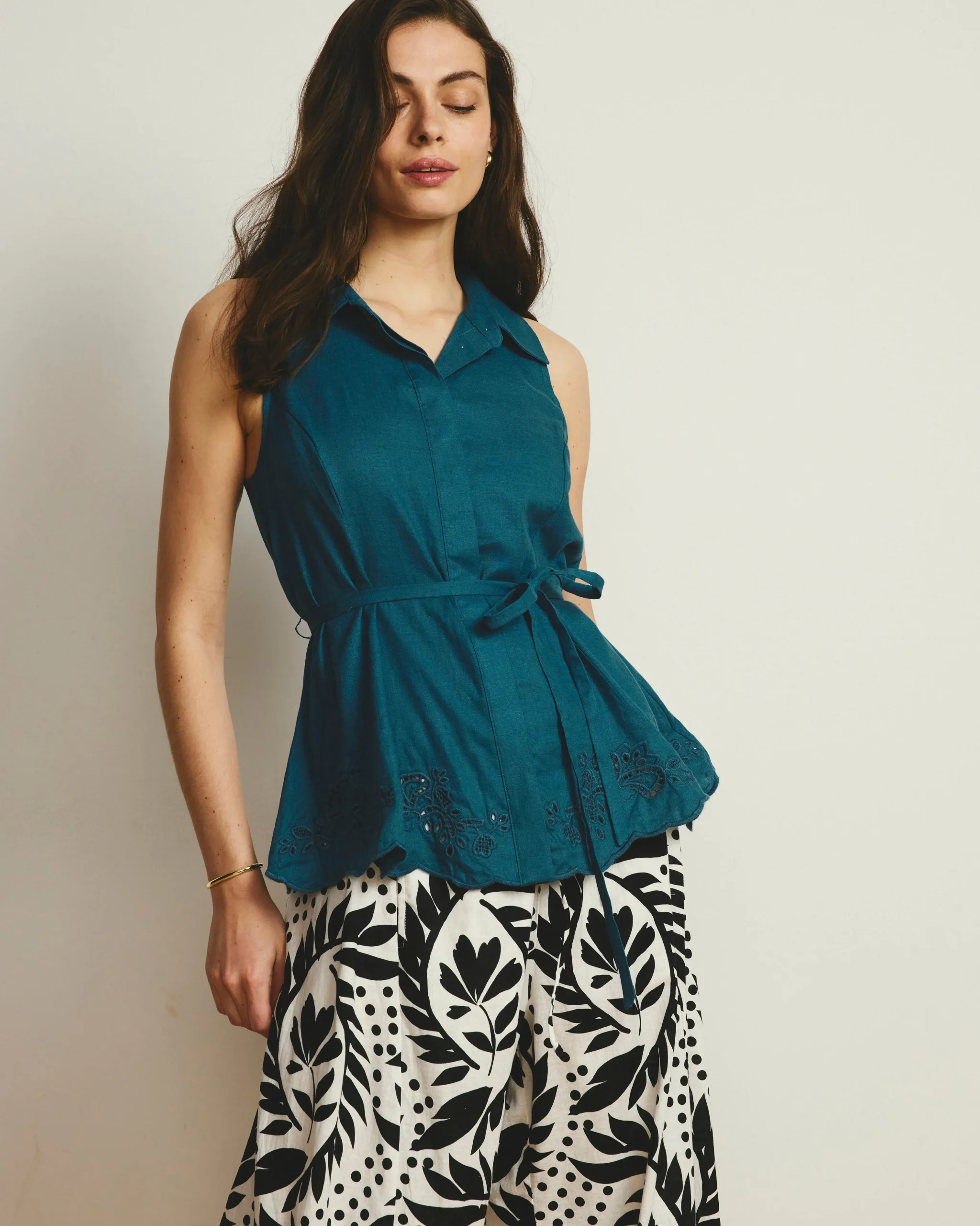 Adelaide Embroidered Sleeveless Linen Blend Shirt Ink Blue