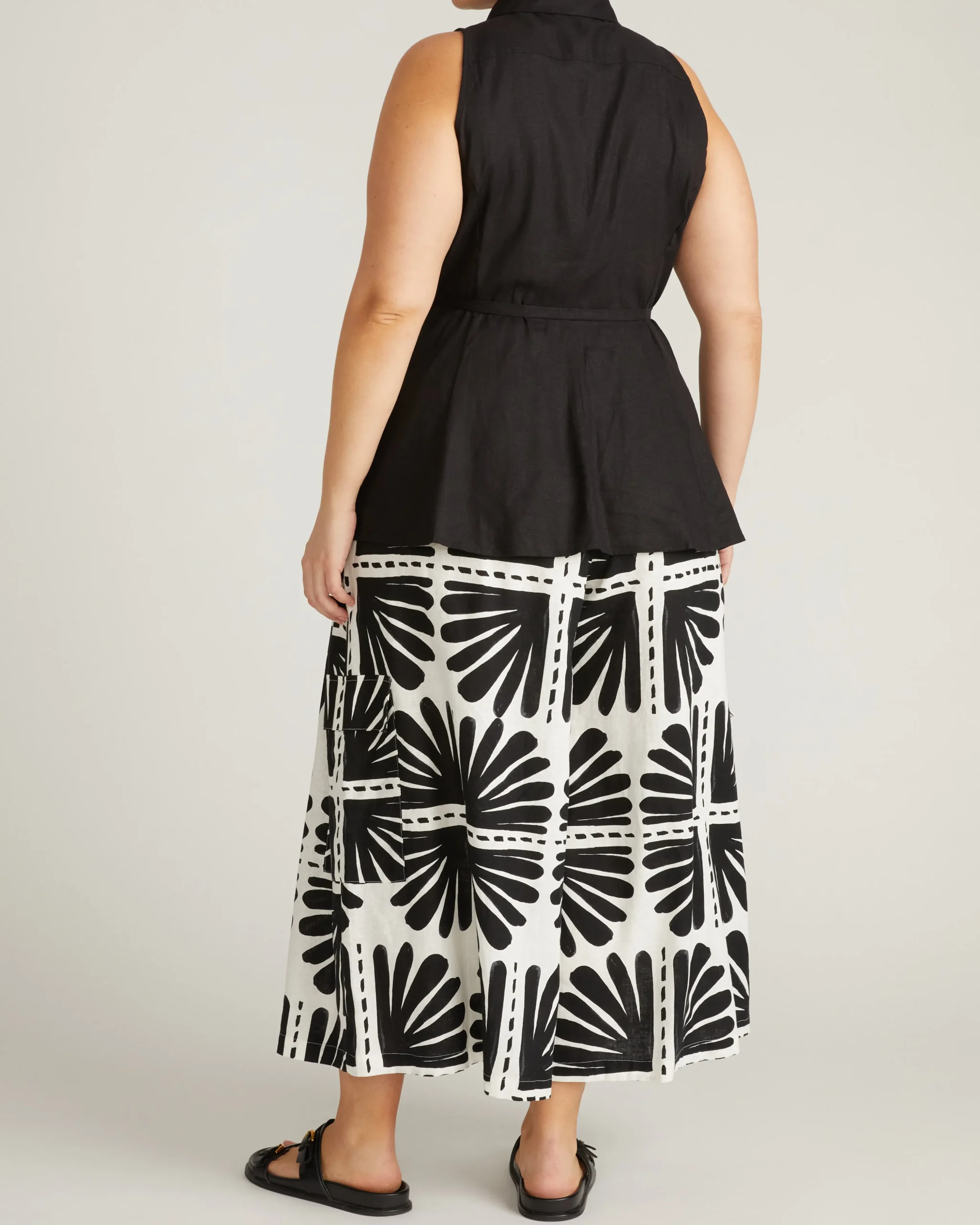 Adelaide Sleeveless Linen Blend Shirt Black