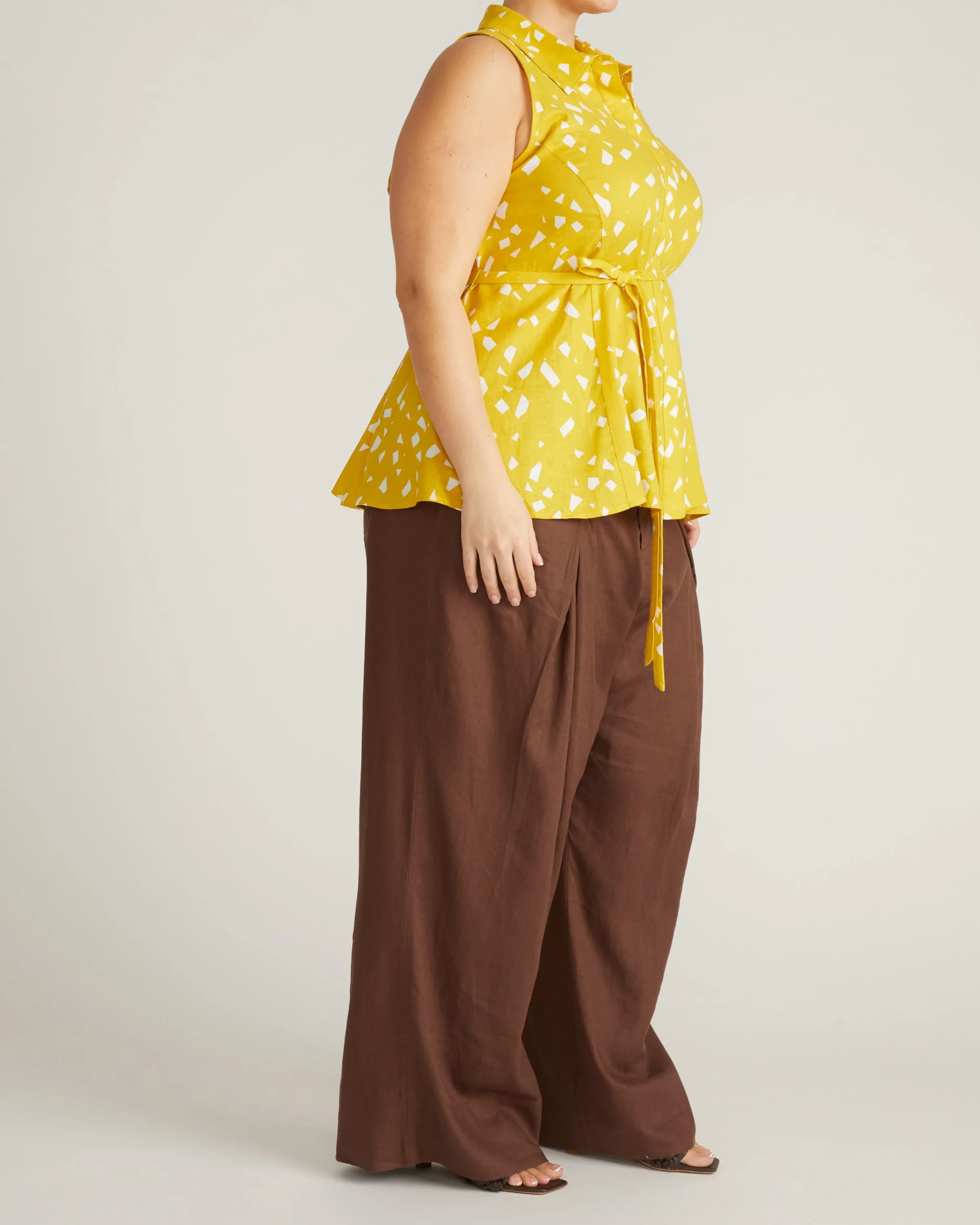 Adelaide Sleeveless Linen Blend Shirt Yellow Confetti Print