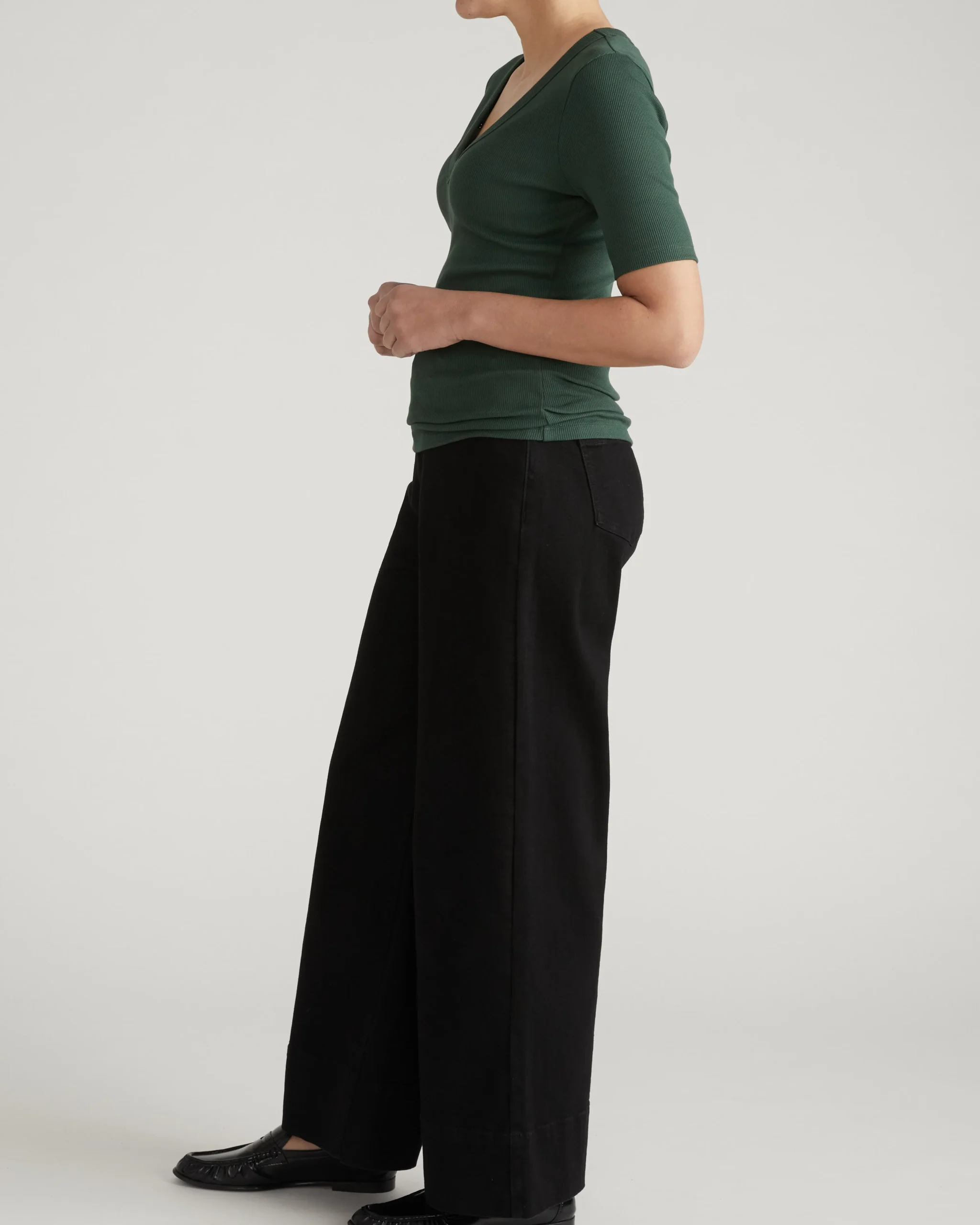 Classic V-Neck Ribbed Tee Conifer