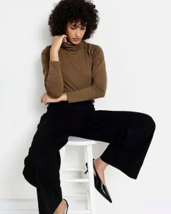 Close Fit Turtleneck Sepia