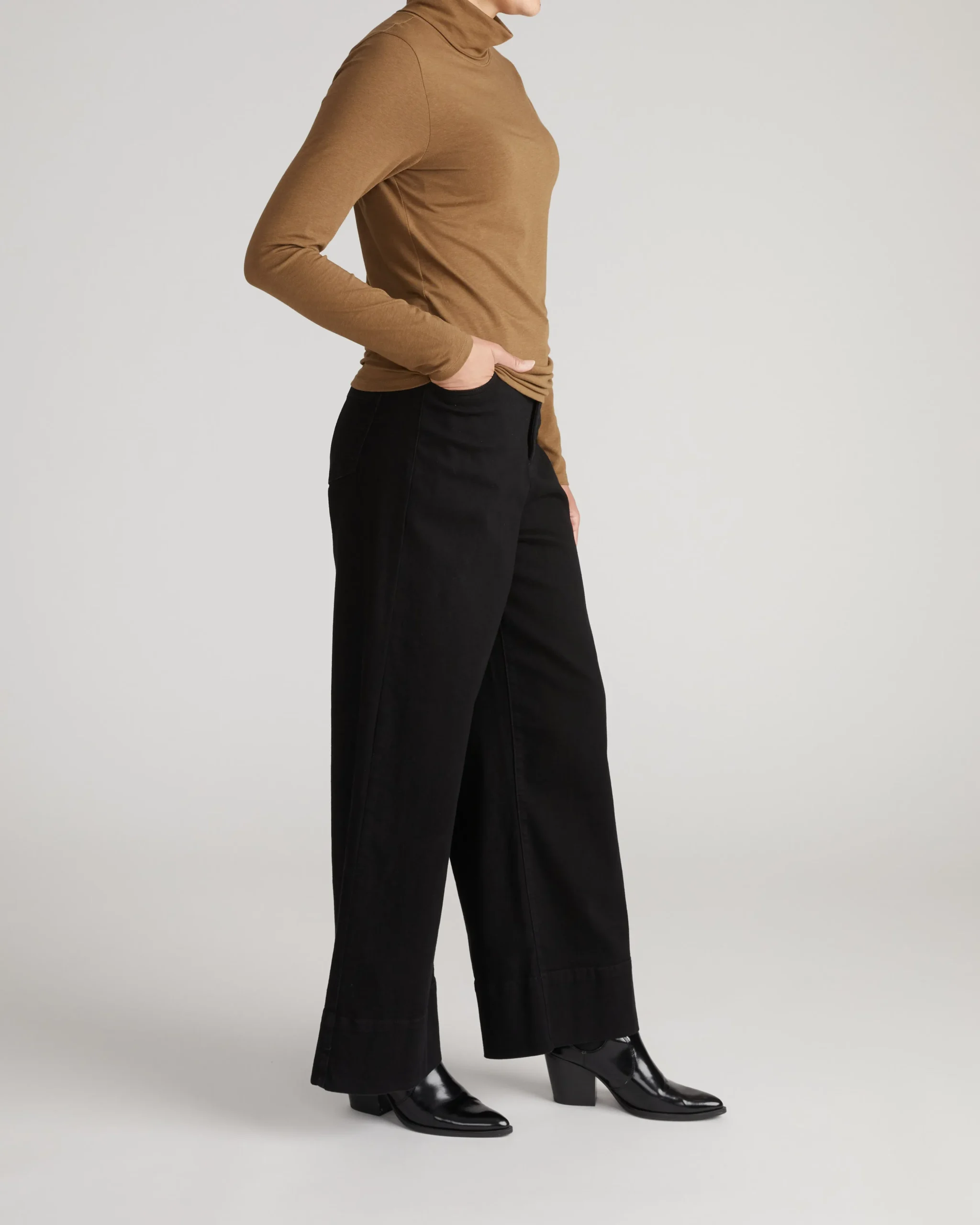 Close Fit Turtleneck Sepia