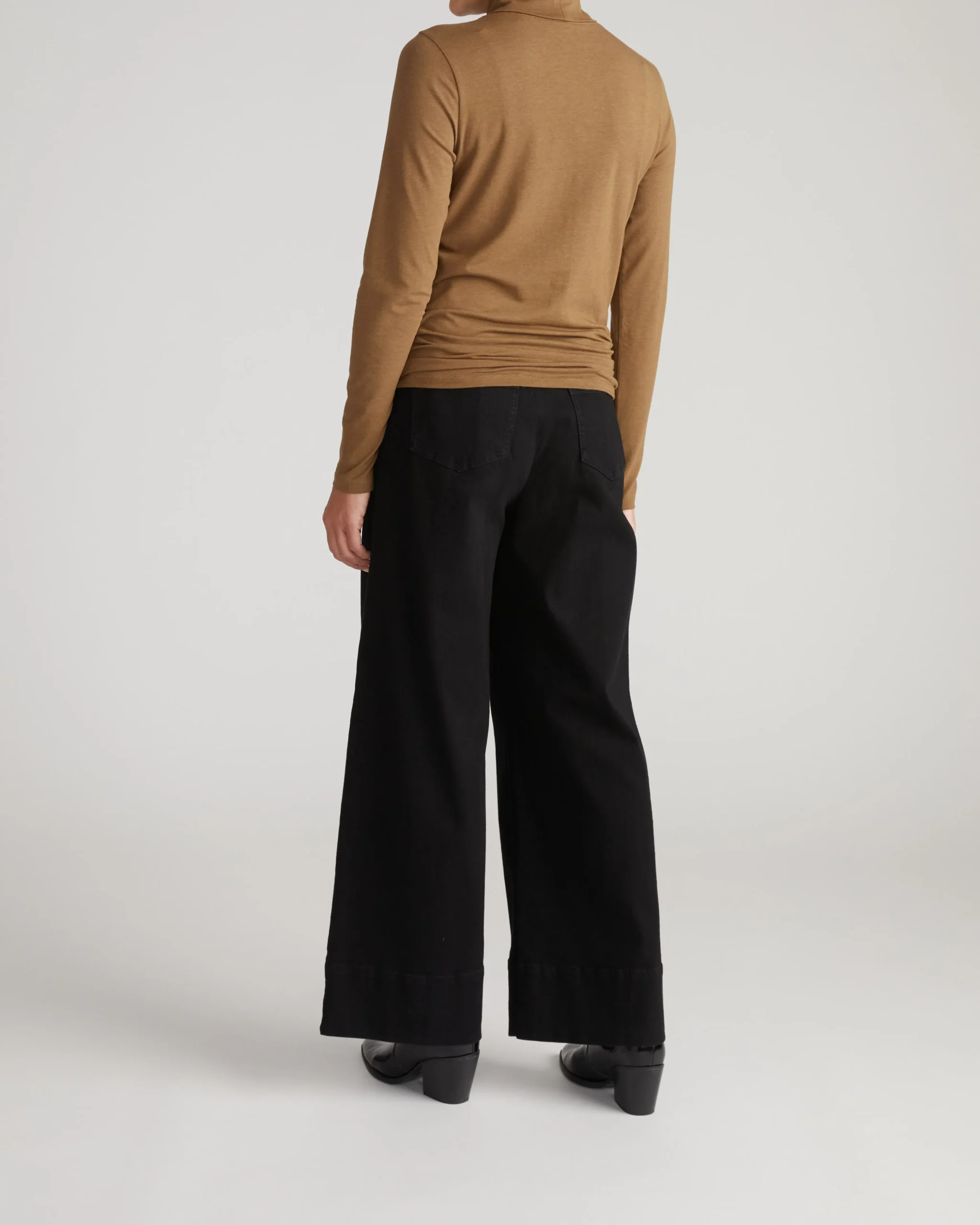 Close Fit Turtleneck Sepia