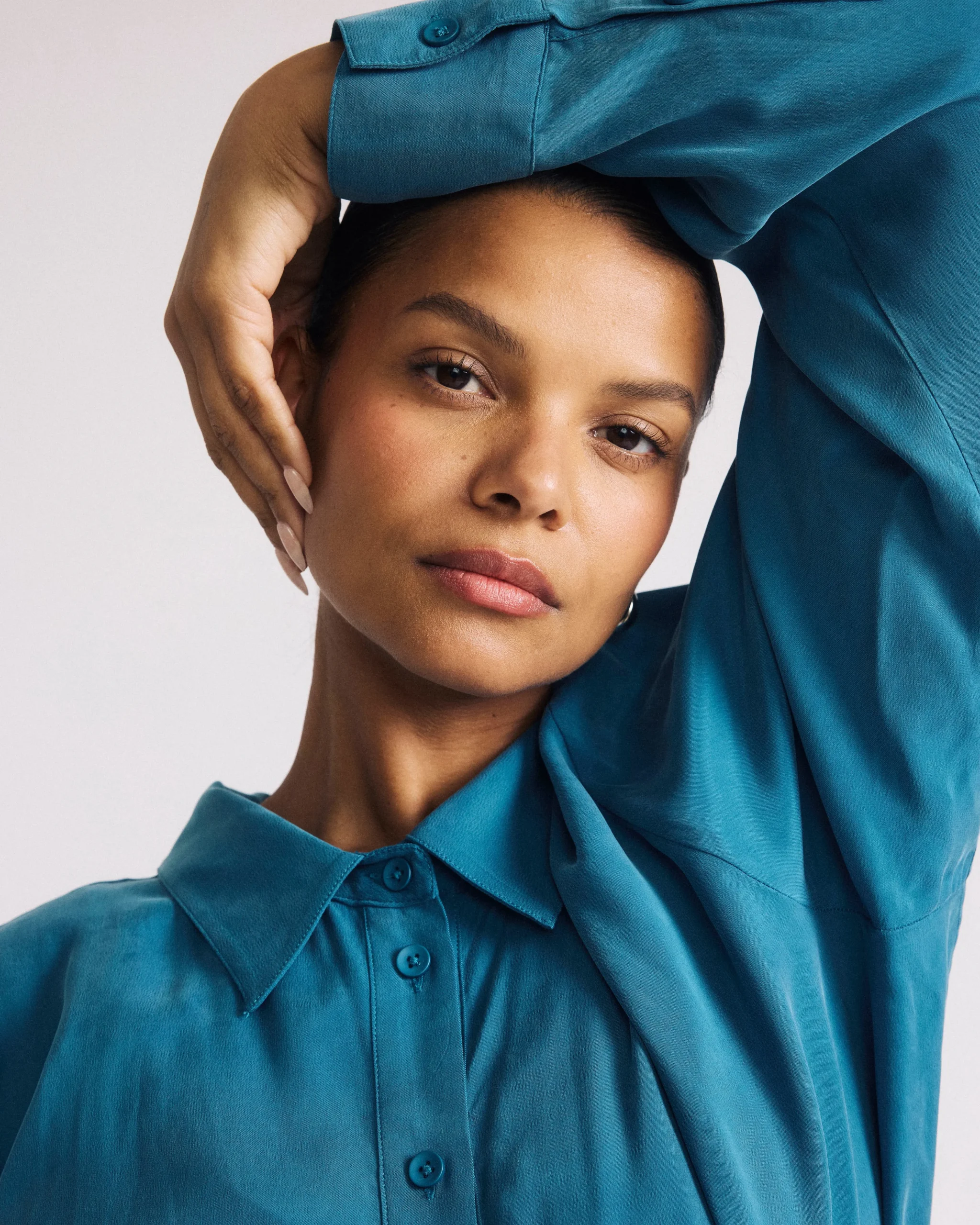 Cooling Stretch Cupro Oversized Artist Shirt Blue Beetle