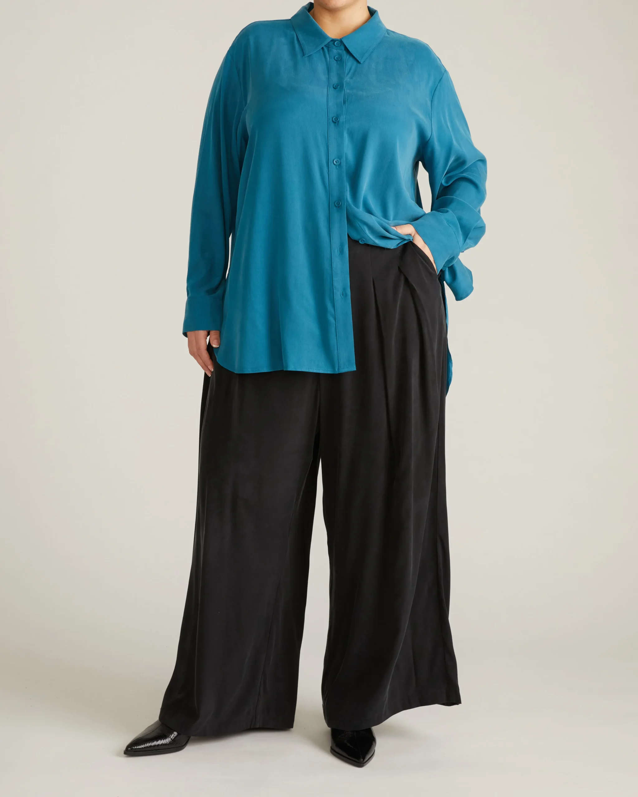 Cooling Stretch Cupro Oversized Artist Shirt Blue Beetle