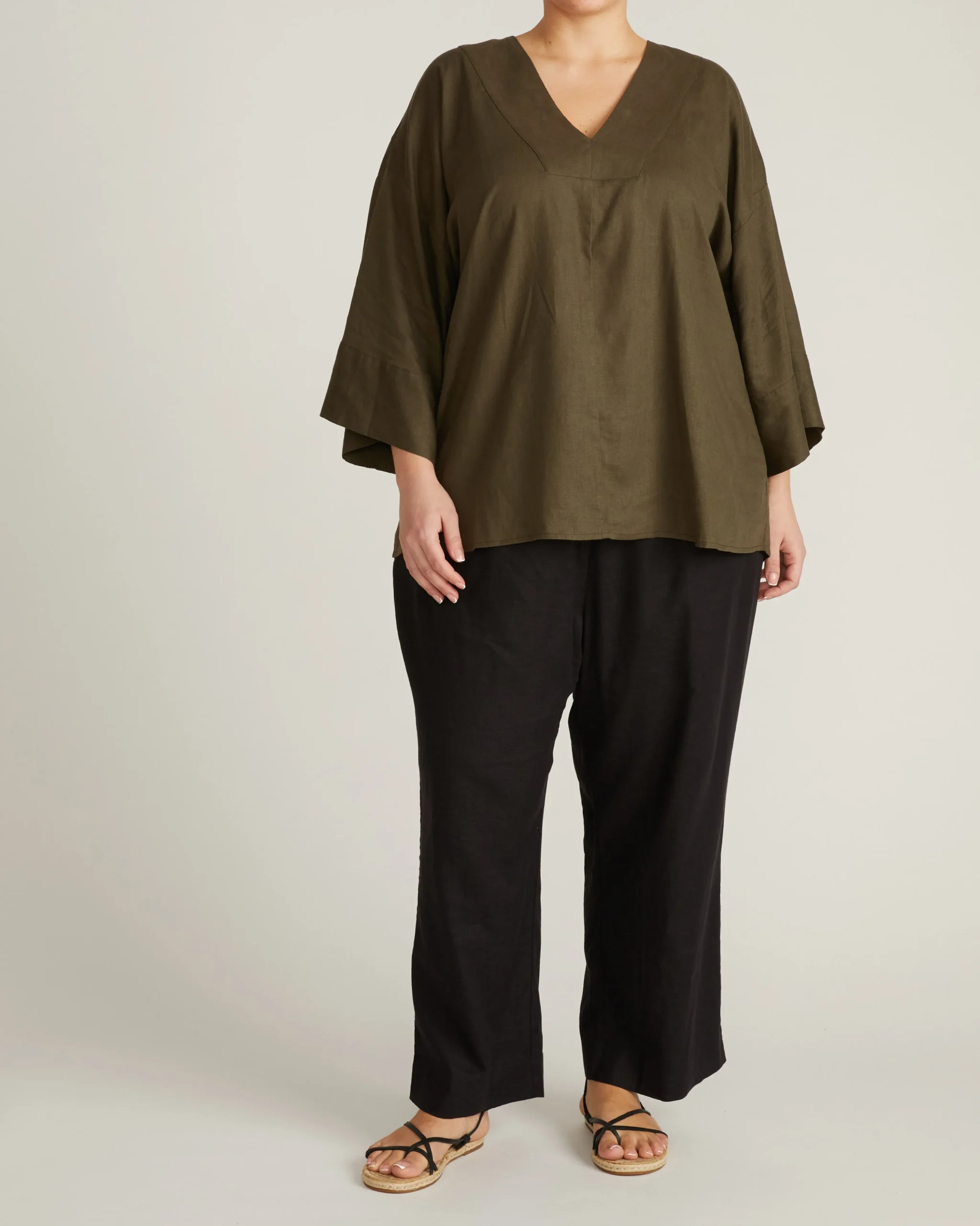 Elio V-Neck Linen Blend Top Camo