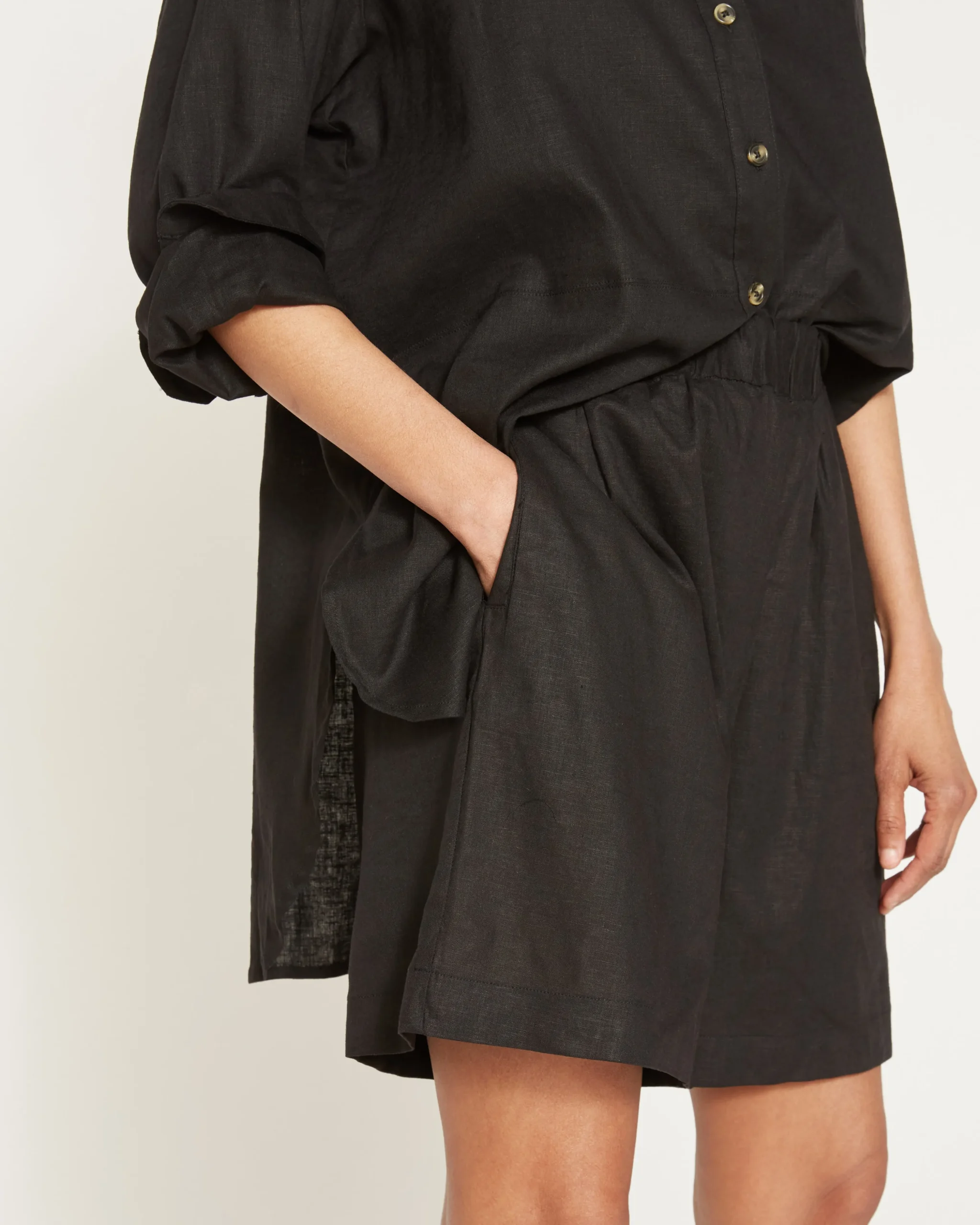 Juniper Linen Blend Easy Pull-On Shorts Black