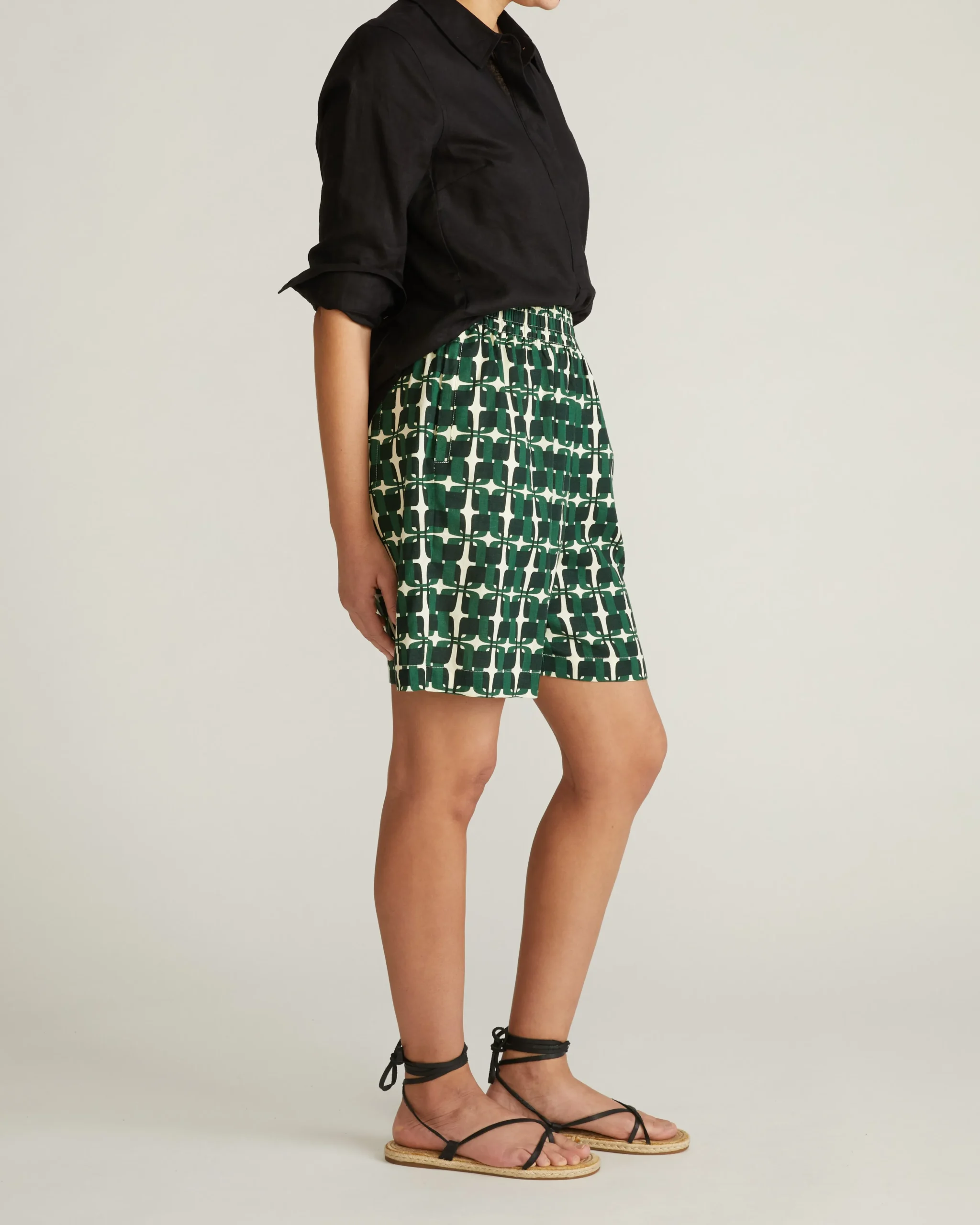 Juniper Linen Blend Easy Pull-On Shorts Green Trellis Print
