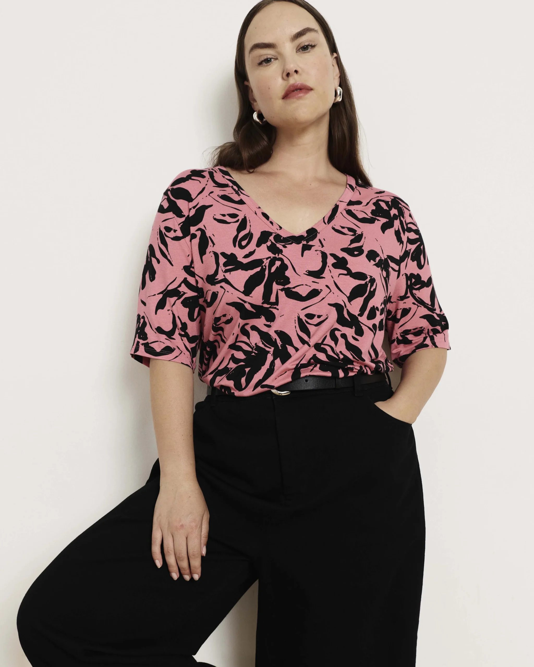 Lily Liquid Jersey V-Neck Stovepipe Tee Pink Sgraffito Print