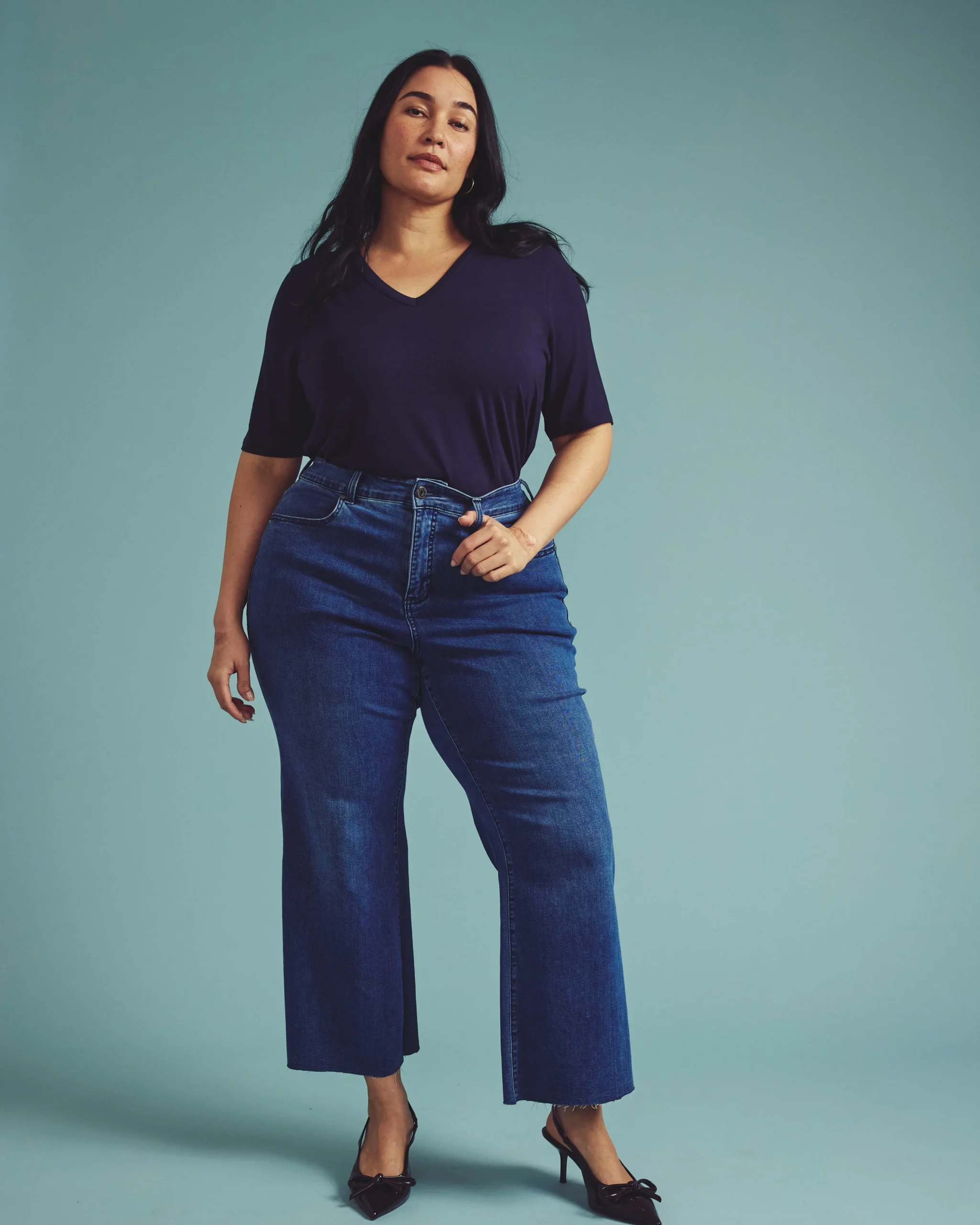 Lily Liquid Jersey V-Neck Stovepipe Tee Midnight