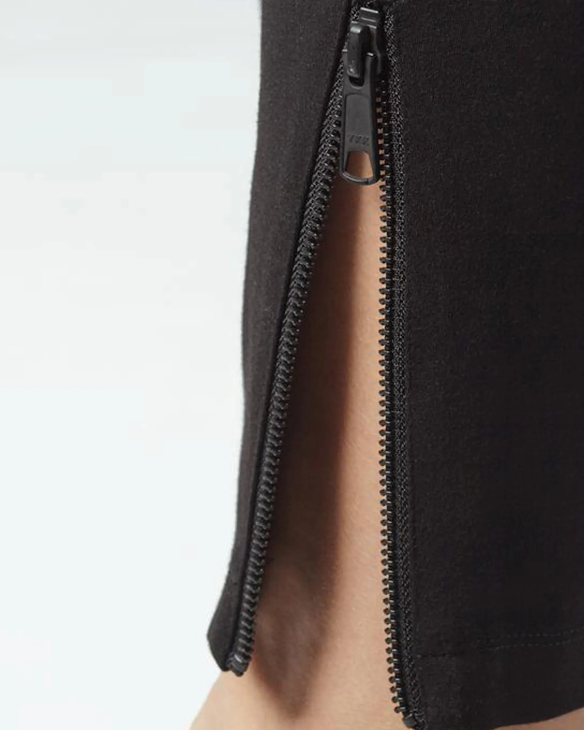 Moro Pocket Signature Ponte Pants Black