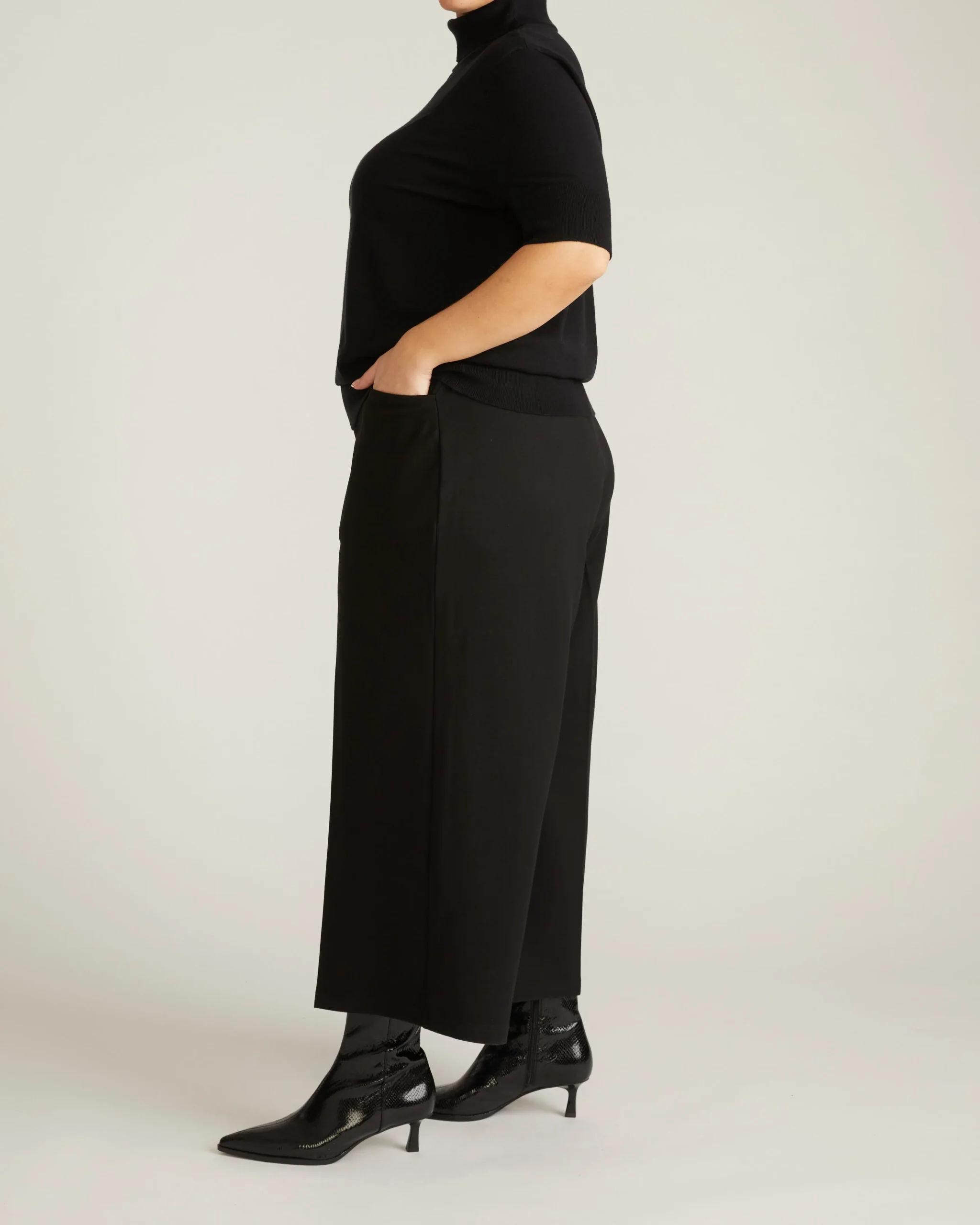 Savvy Fine Knit Turtleneck Sweater Top Black