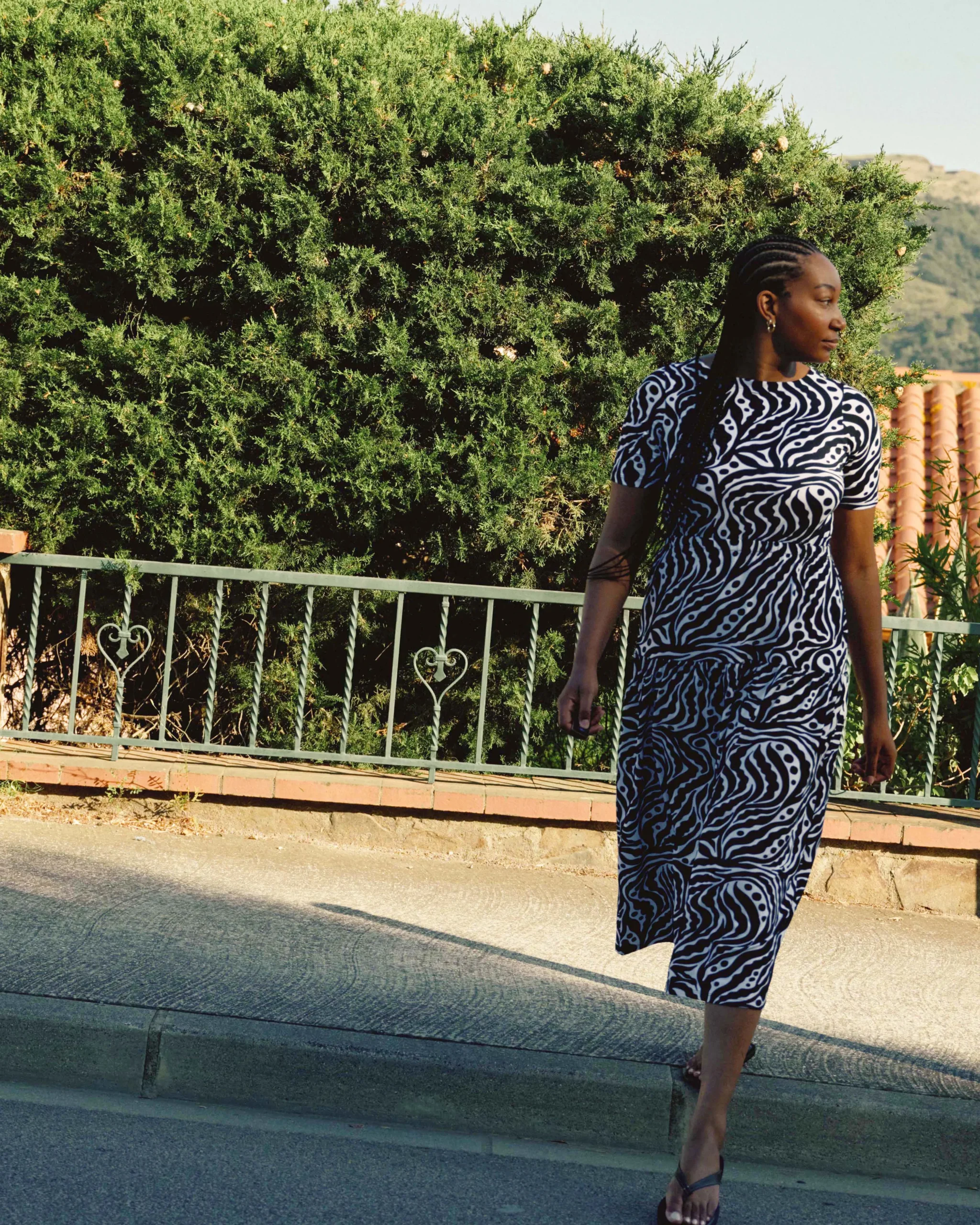 Thea Divine Jersey Midi Dress Black Bosco Print
