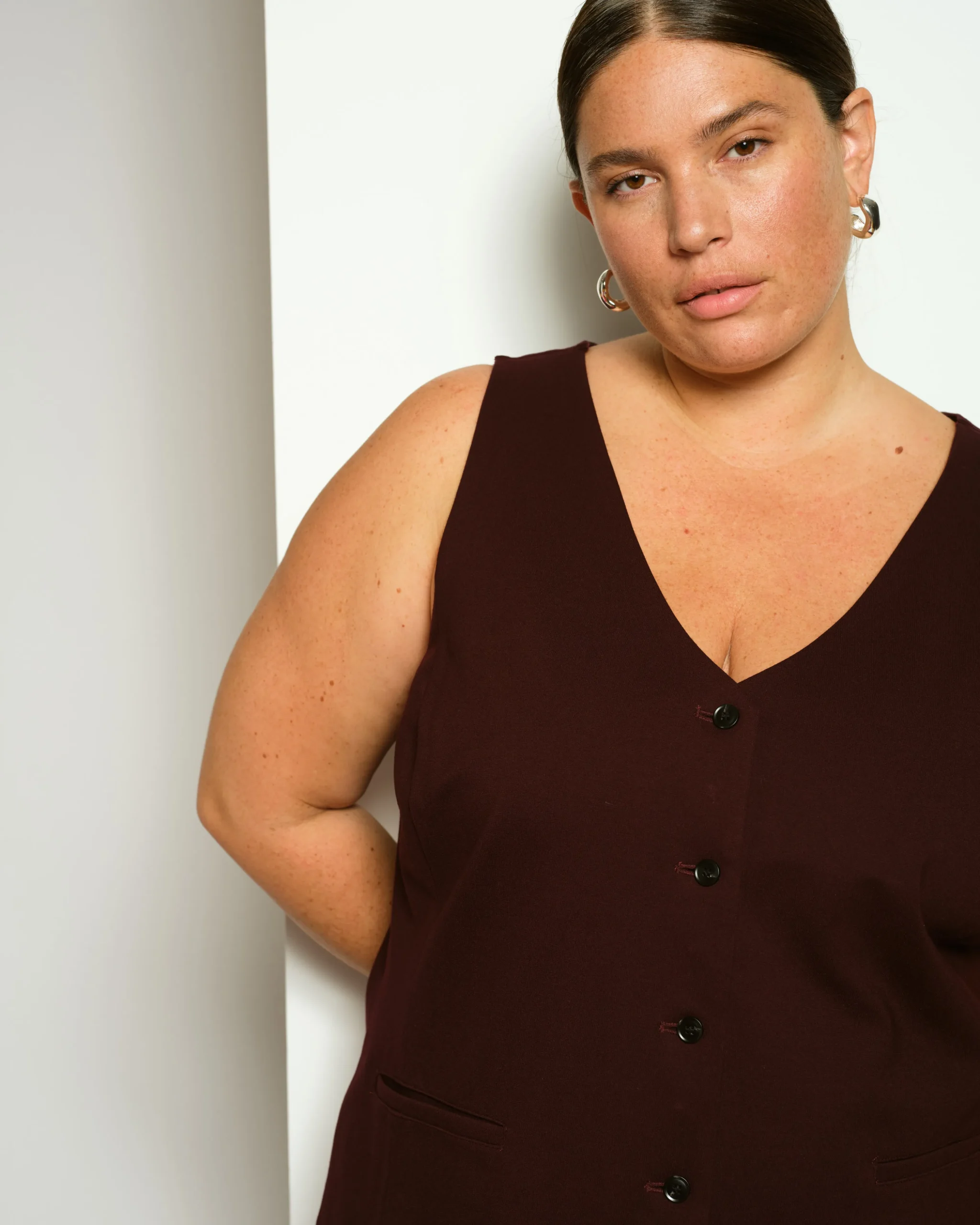 The Tailored Ponte Vest Black Cherry